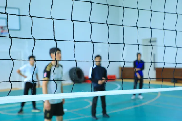 Ustoz va shogirdlar hamjihatlikda: Institutda voleybol musobaqasi