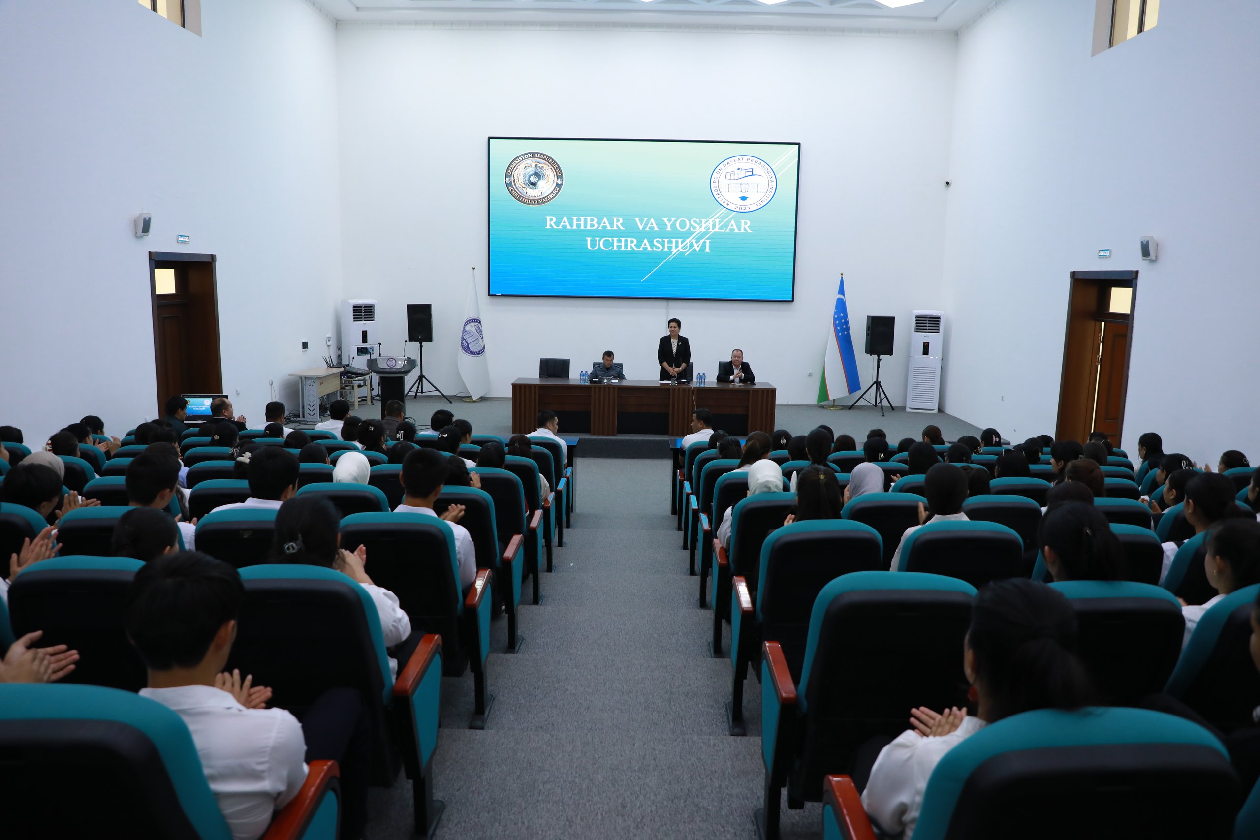 TALABA YOSHLAR BILAN RAHBARLAR UCHRASHDI