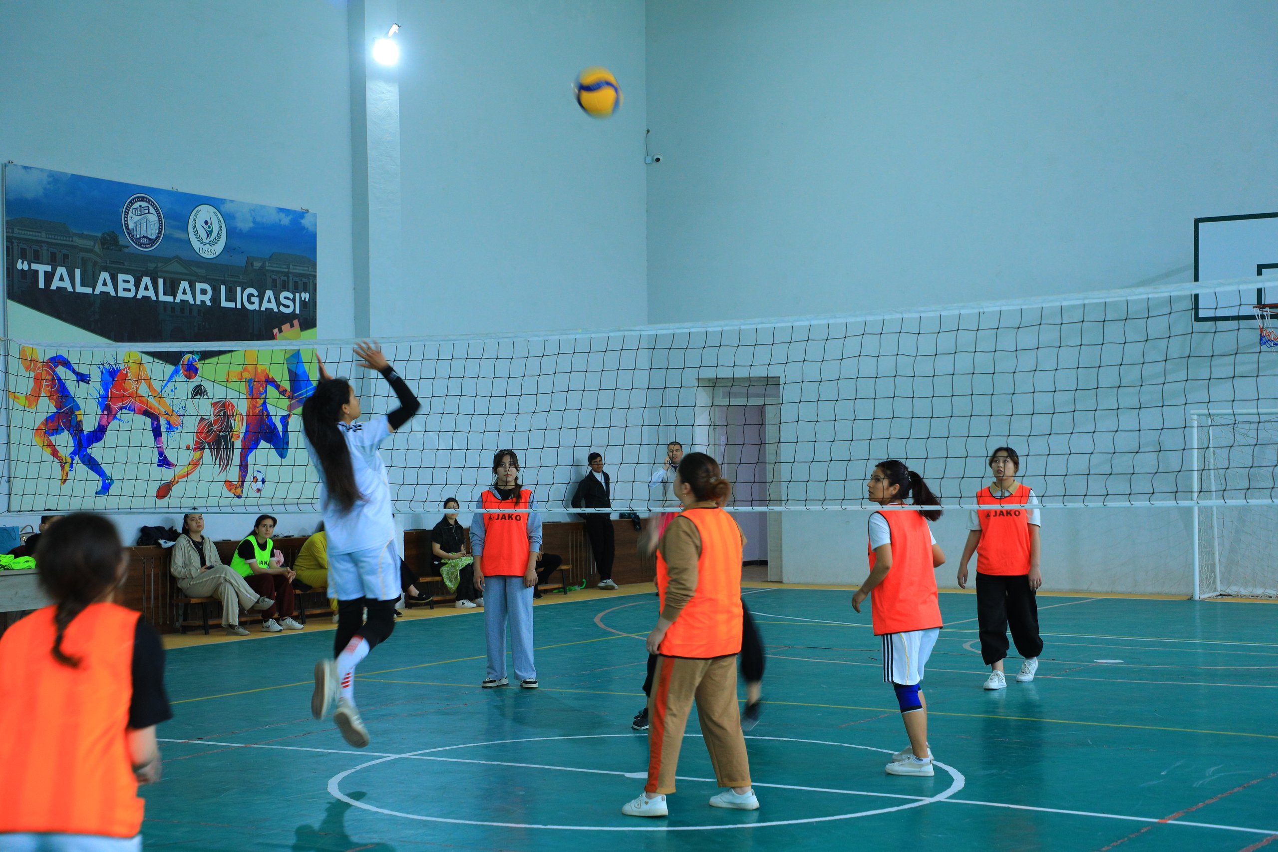 “Yangi Oʻzbekiston talabalari Olimpiadasi” doirasida xotin-qizlar o‘rtasida voleybol musobaqasi o‘tkazildi