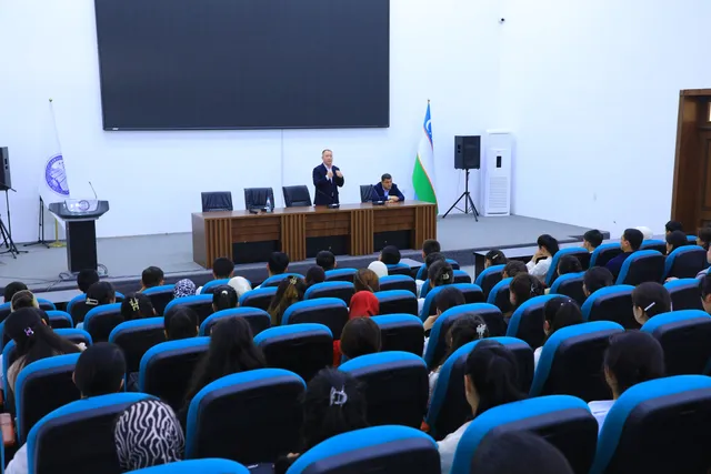 Rektor talabalar bilan muloqotda ularning g‘oyalarini qo‘llab-quvvatladi