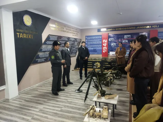 Vatan himoyachilari kuni munosabati bilan harbiy qismda davra suhbati o‘tkazildi