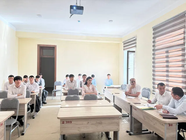 TALABALAR FANDAN OLGAN BILIMLARINI NAMOYON ETMOQDA