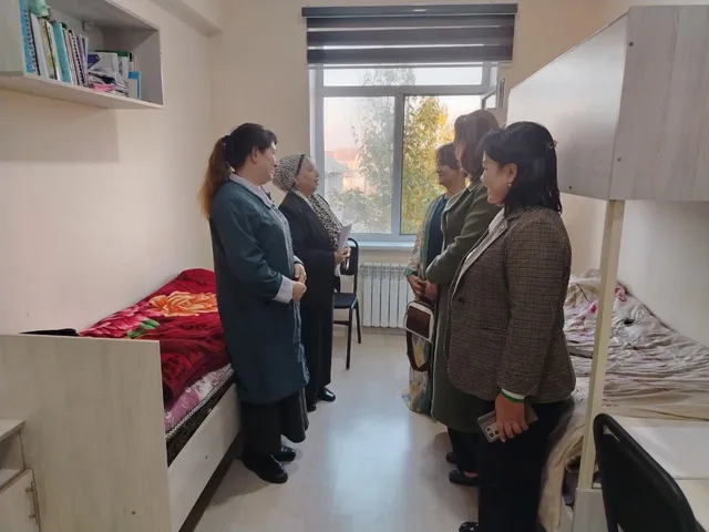 Yo‘nalish tyutorlari va mas’ullar talabalar turar joyi holatini o‘rgandi
