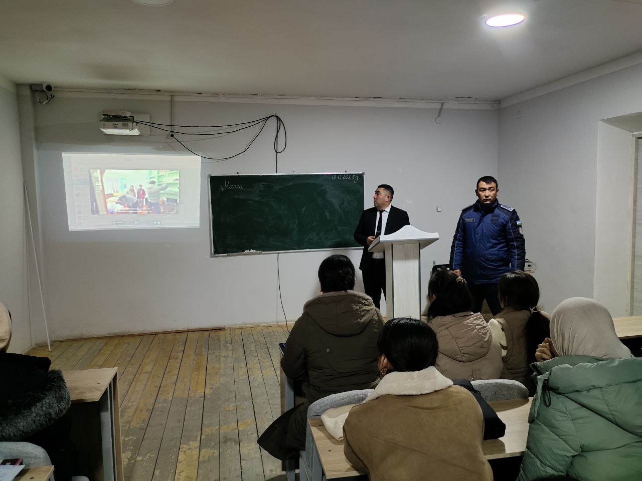 Birinchi kurs talabalari bilan profilaktik suhbat o‘tkazildi