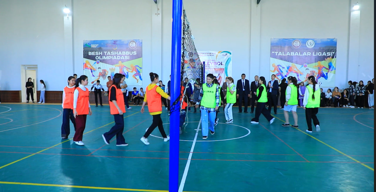 Aniq va tabiiy fanlar fakulteti talabalari o‘rtasida voleybol musobaqasi qizg‘in pallada