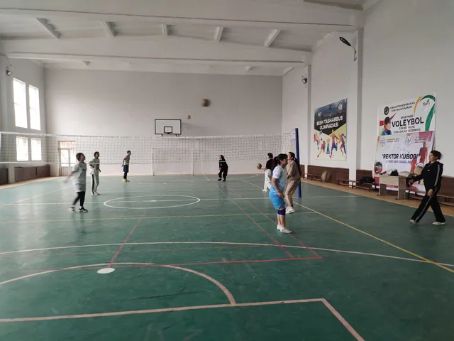 Talaba-yoshlar uchun voleybol to‘garagi mashg‘ulotlari yo‘lga qo‘yildi