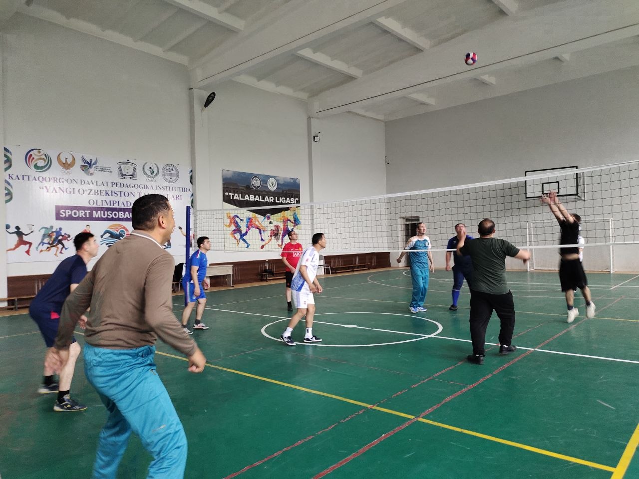 PROFESSOR-O‘QITUVCHILAR O‘RTASIDA VOLEYBOL MUSOBAQASI O‘TKAZILDI