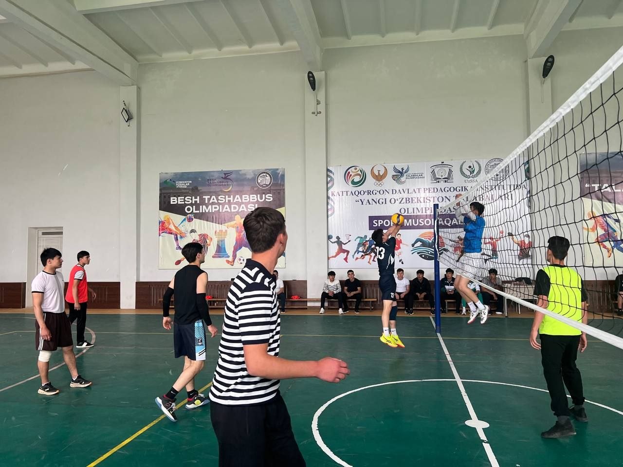 “Yangi O‘zbekiston talabalari Olimpiadasi”: voleybol bo‘yicha fakultetlar bosqichi qizg‘in bahslarga boy o‘tdi