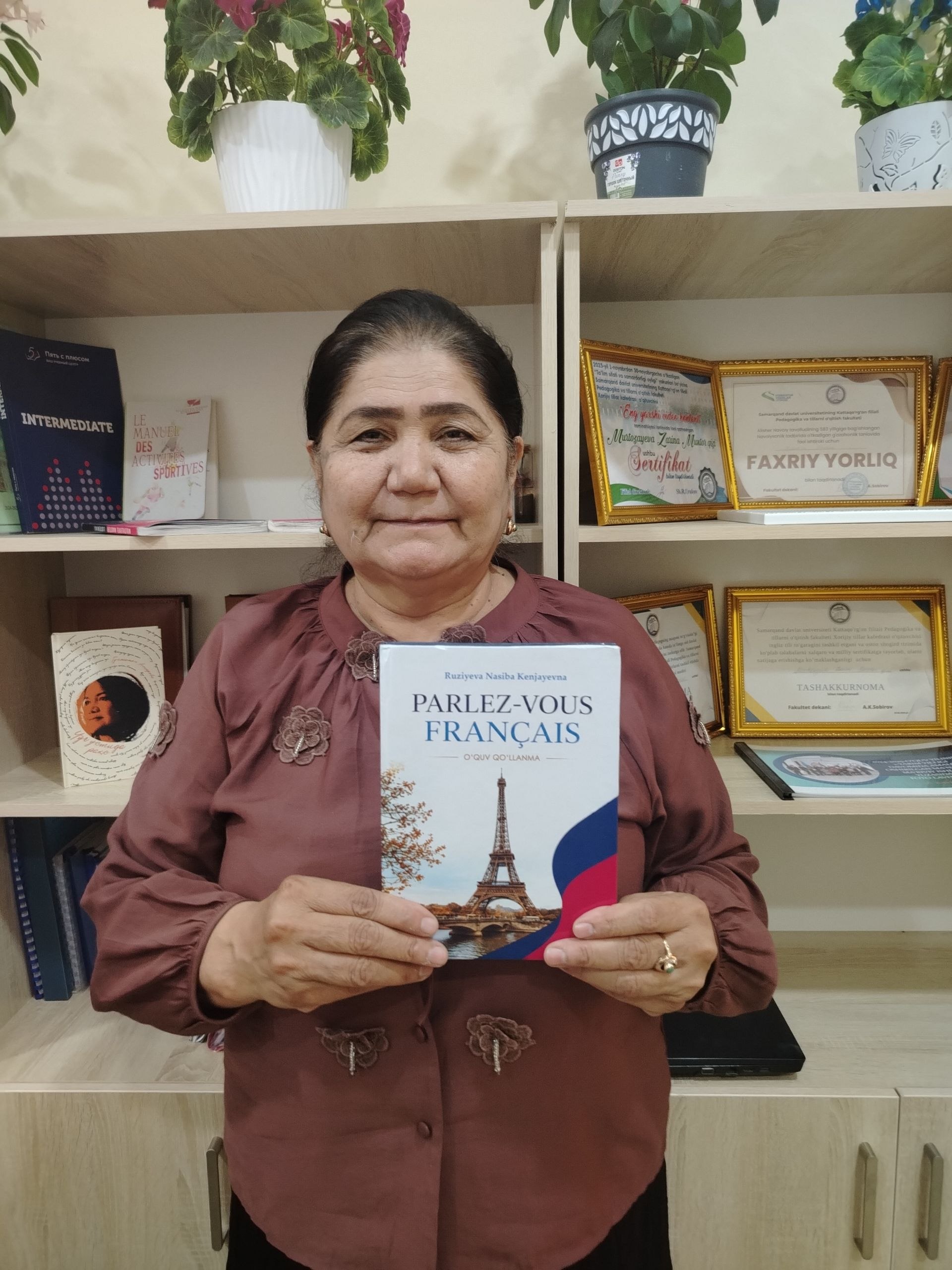 Nasiba Ruziyevaning “Parlez-vous français” nomli o‘quv qo‘llanmasi nashrdan chiqdi